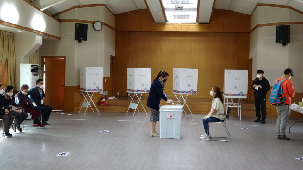首爾釜山市長補選 出口民調：在野黨壓倒性勝利