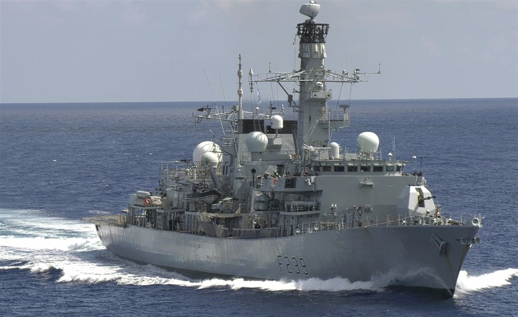 英巡防艦通過台灣海峽 航母打擊群深耕印太