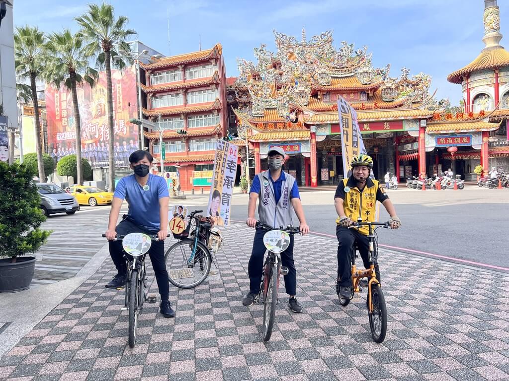 屏東高考青年返鄉參選 黃國昌共騎單車挺乾淨選舉