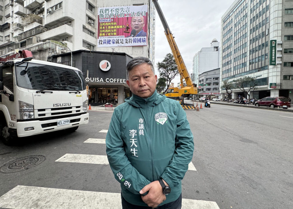 綠營中市黨部街頭掛看板：投黃健豪就是支持韓國瑜