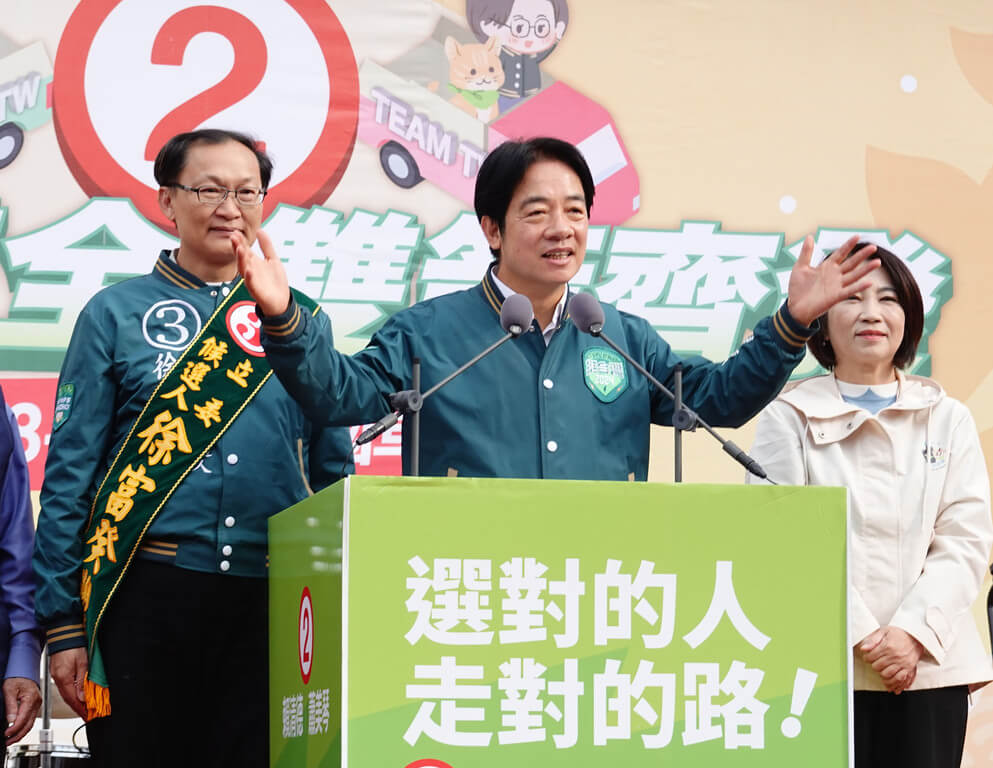 台灣在32年內從威權體制邁向完全民主