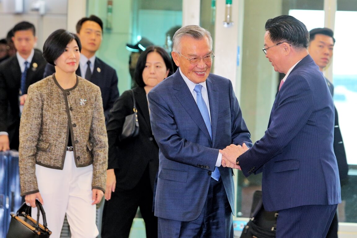 APEC落幕林信義率團返台國安會秘書長吳釗燮接機– 芋傳媒TaroNews