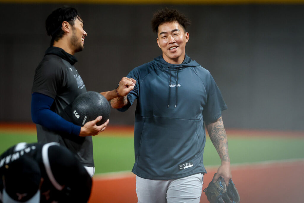 WBC》台灣隊「神之左手」幫忙 郭泓志助球員調整 – 芋傳媒 TaroNews