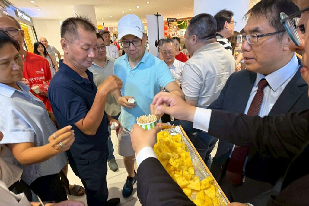 台南鳳梨首登馬來西亞黃偉哲赴檳城行銷